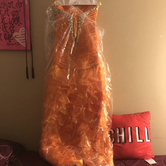 Dress - Picture 4 of 4